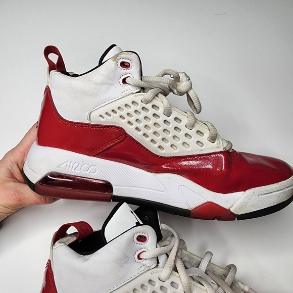 Jordan Maxin 200 White Gym Red 5.5 Youth Women's 7 - Picture 3 of 10